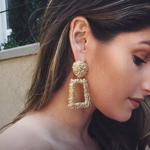 Jewelry - ✨New! Geometric statement gold drop earrings✨